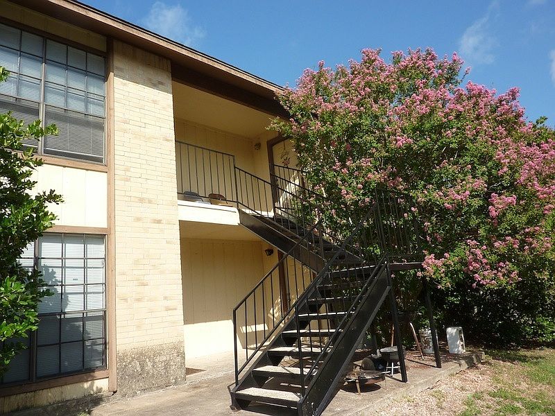1st image of 305 Craddock Ave APT C
