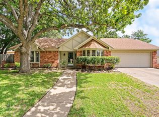 217 Carolyn Dr, Bedford, TX 76021