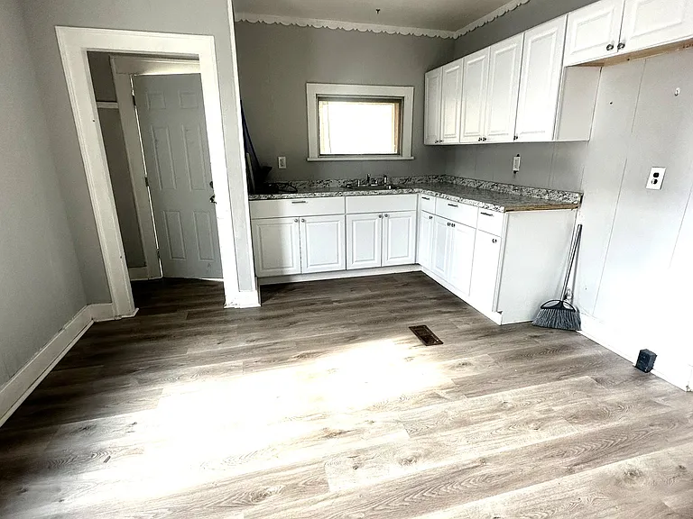 2025-2027 Wayne Ave — Photo 6