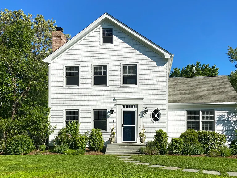 251 Meadows W — Photo 1