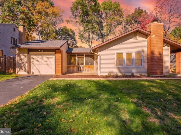 268 W Meadowland Ln, Sterling, VA 20164
