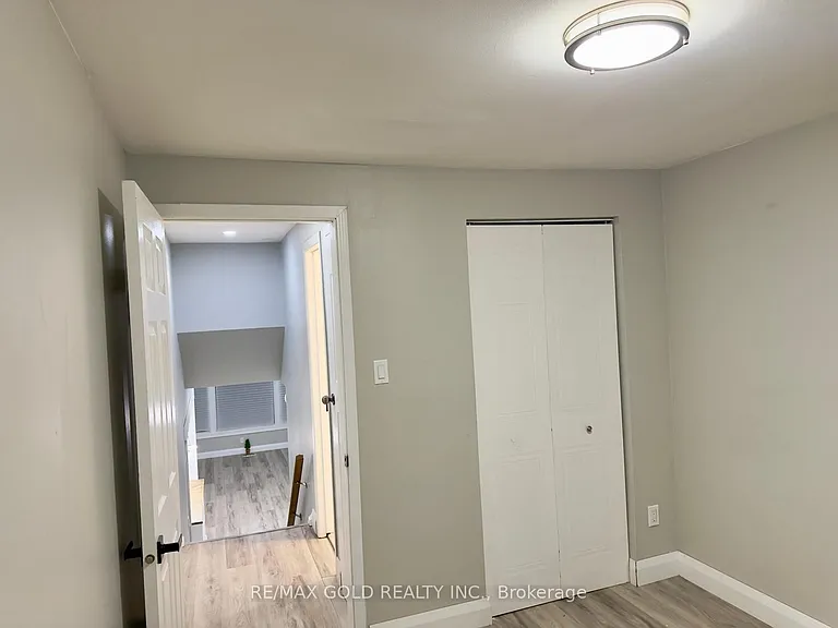 156 Mooregate Cres #UPPER — Photo 20