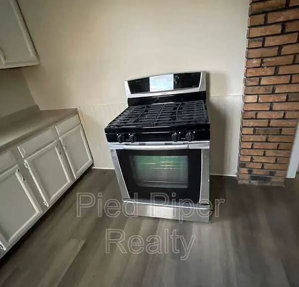 217 N West Ave — Photo 5