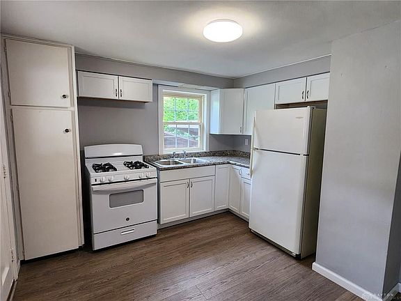3rd image of 643 Smith Ave