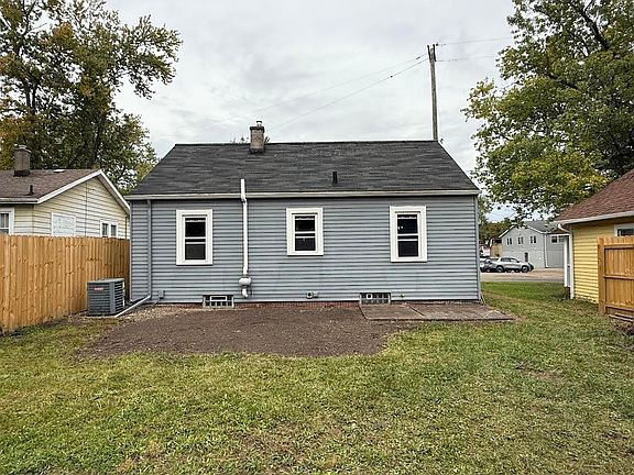 2nd image of 932 Sheridan Dr