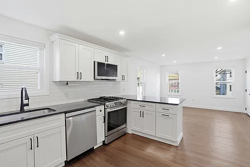 53 Rochambeau Ave #1 Photo 1