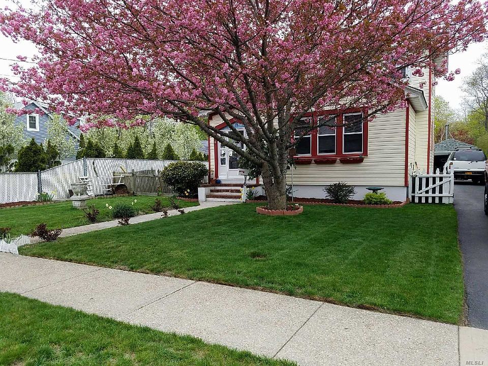 1st image of 16 Somerset Ave