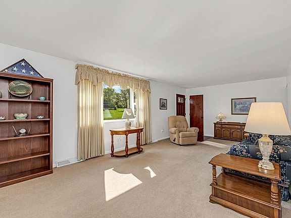 4th image of 986 Wittenberg Dr