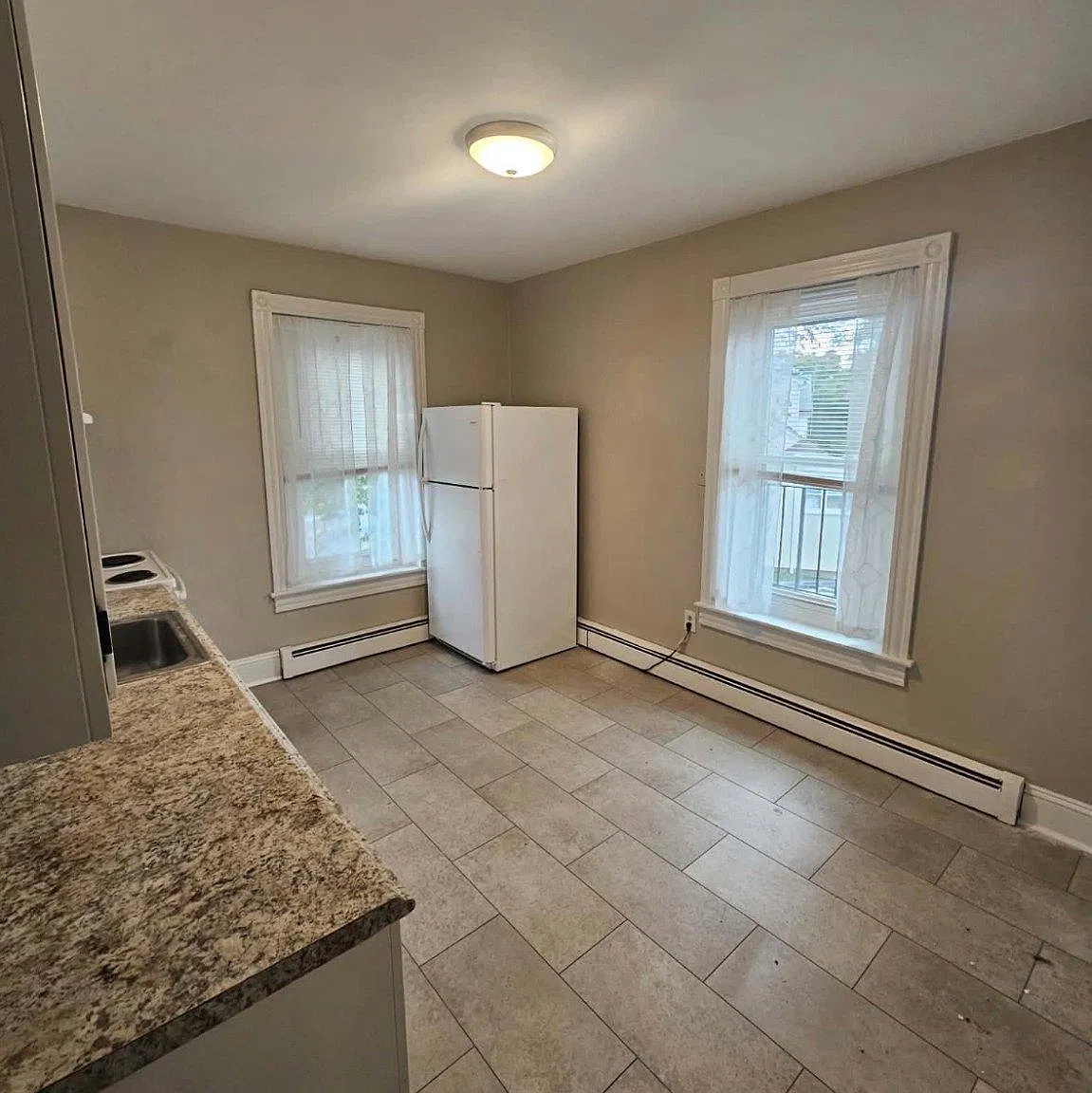 3 bed, 2.0 bath, 1050 sqft, $2,500 — Photo 4