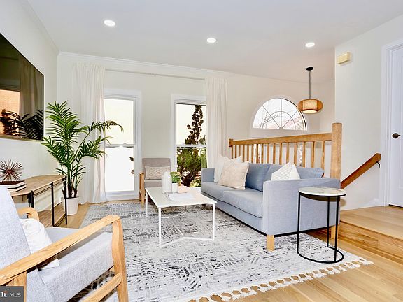 4th image of 1515 Templeton Pl