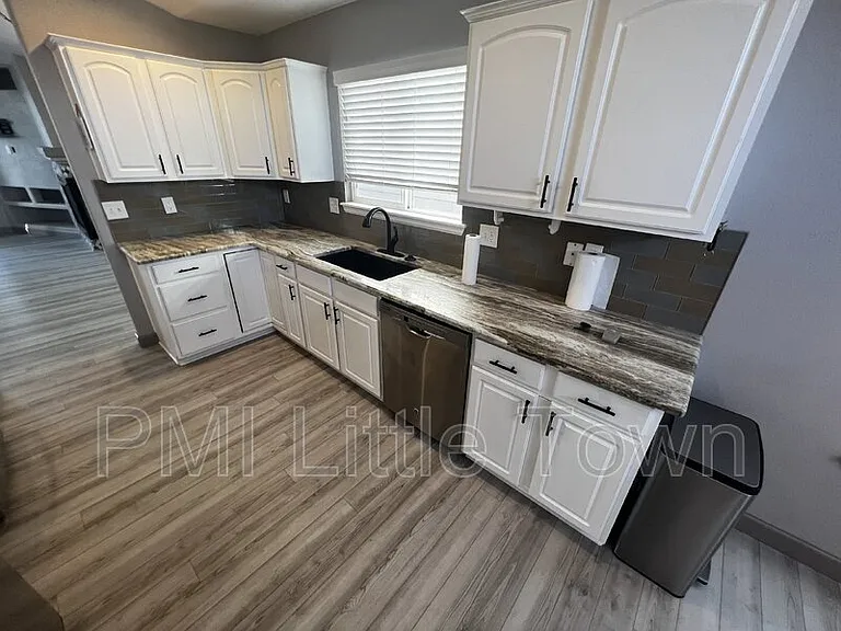 10647 W Bellwood Pl — Photo 9