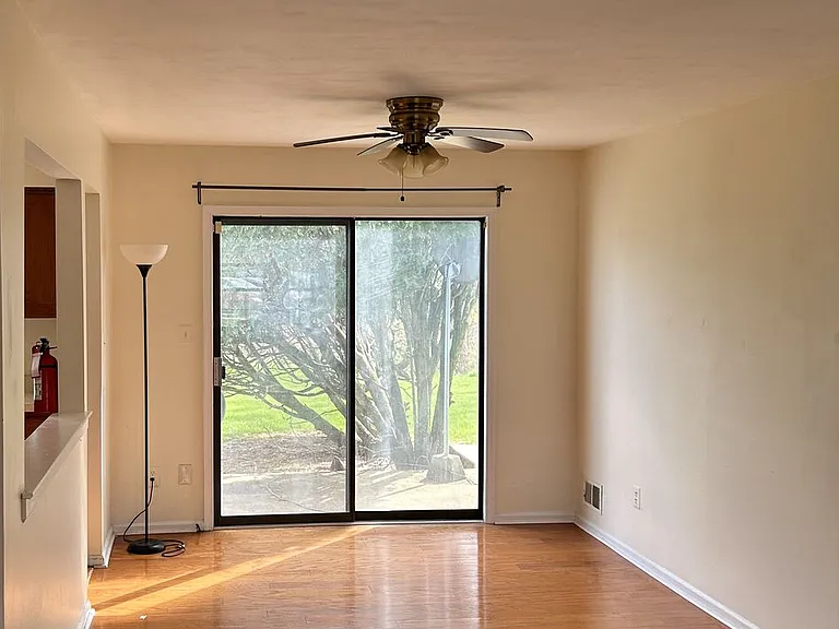 2304 Deerfield Dr — Photo 4