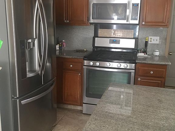 3rd image of 410 N Sunny Brook Ct
