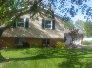 2111 W Riviera Dr, Peoria, IL 61614
