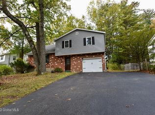 105 Hathorn Blvd, Saratoga Springs, NY 12866