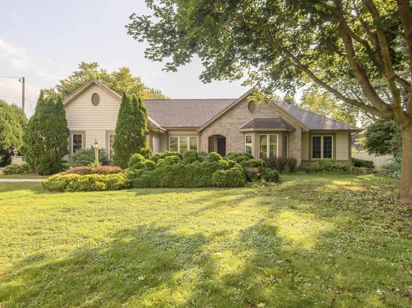 3837 County Road H, Franksville, WI 53126
