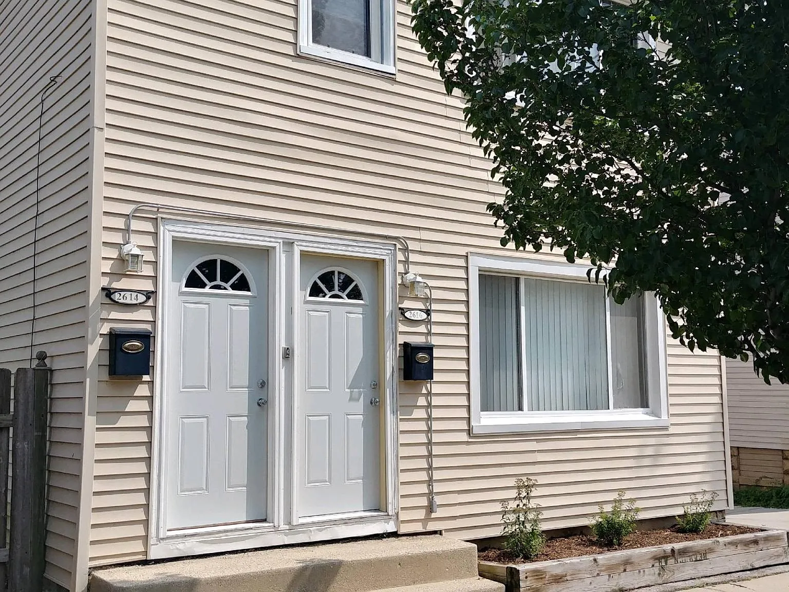 2 bed, 950 sqft, $1,375 — Photo 1