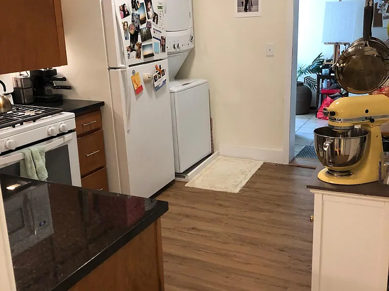 2437 Dupont Ave S #4 — Photo 8