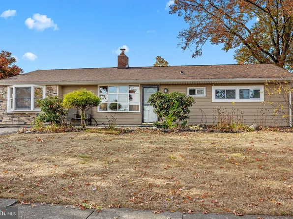 49 Emerald Ln, Levittown, PA 19054