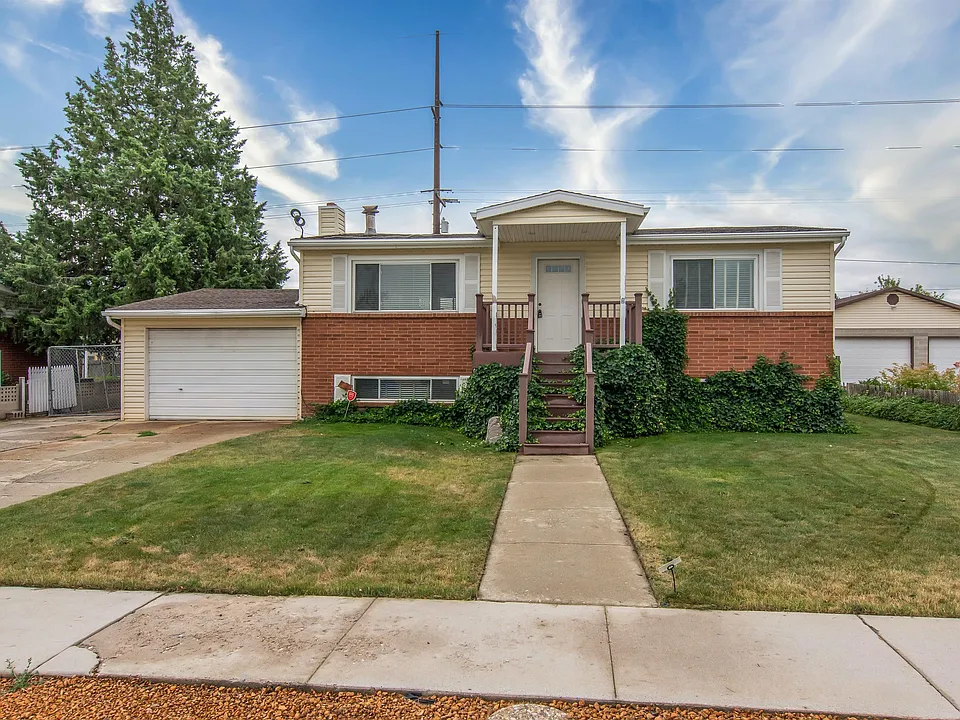 1585 W Rundquist Dr