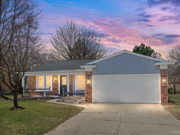 1234 Meadowcrest Dr, Waterford, MI 48327