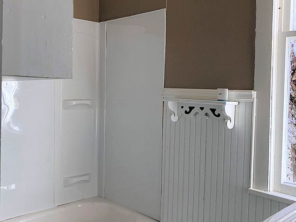 3rd image of 1325 Metropolitan Ave APT A