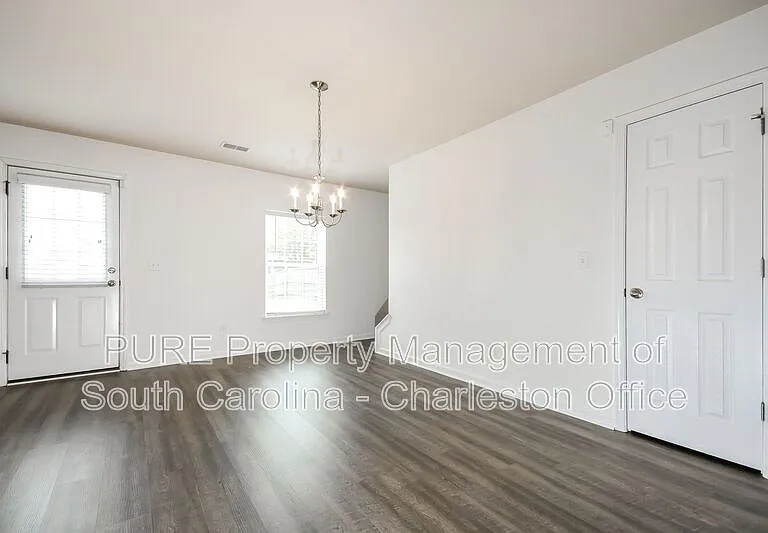 191 Emerald Isle Dr — Photo 2
