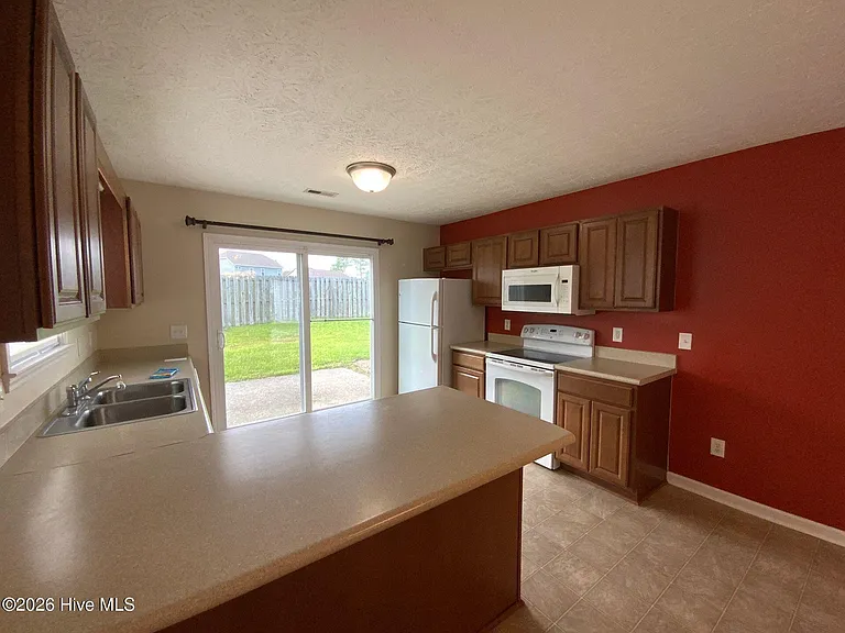 329 Rose Bud Ln — Photo 5