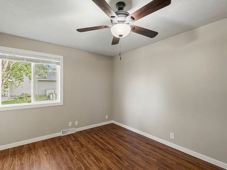 9705 S 21st Ave — Photo 23