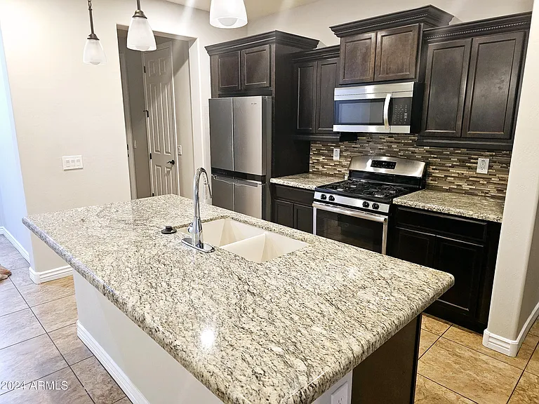 27284 N Skipping Rock Rd — Photo 4