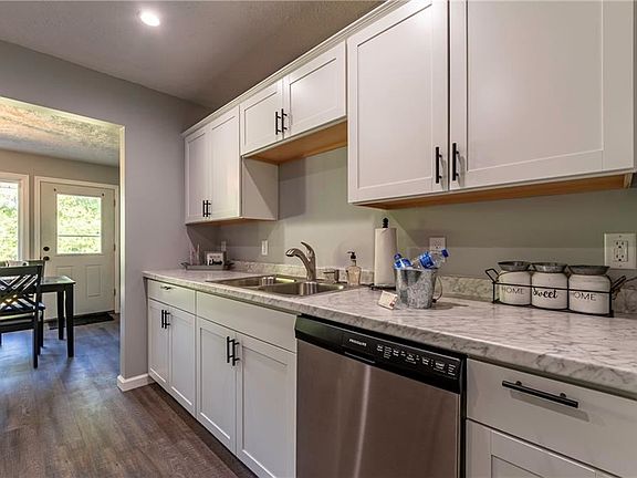 2nd image of 6418 Hiram Ave