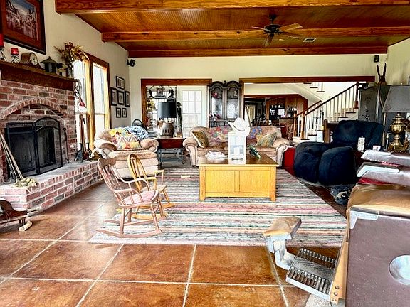 3rd image of 2805 Old Brock Rd