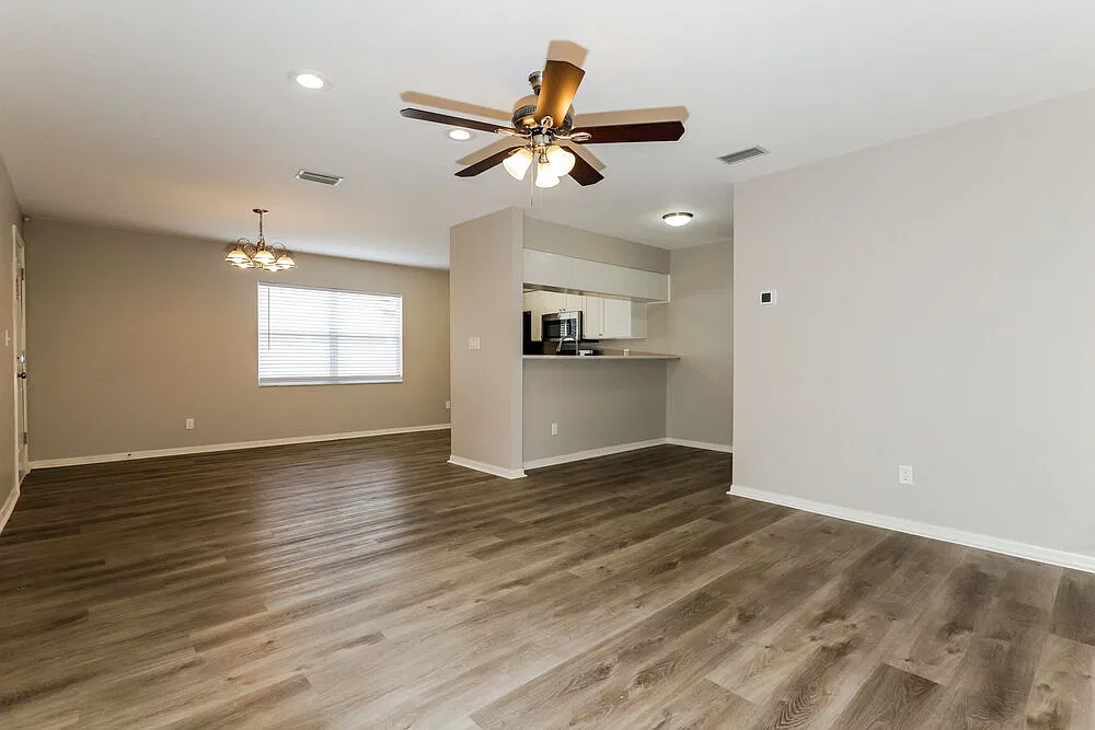 3 bed, 2.0 bath, 1322 sqft, $2,090 — Photo 4