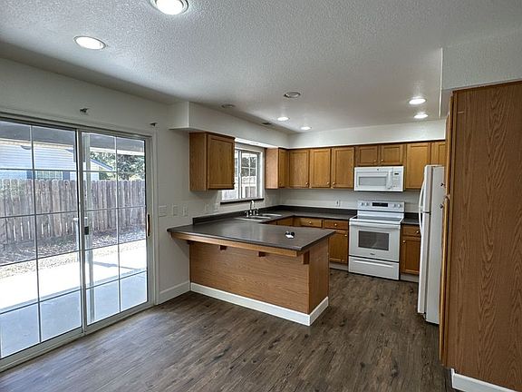 5th image of 1825-1827 E Cambridge Ave #1825