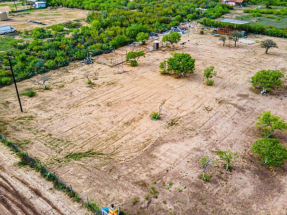 3rd image of 249 Los Fresnos Rd