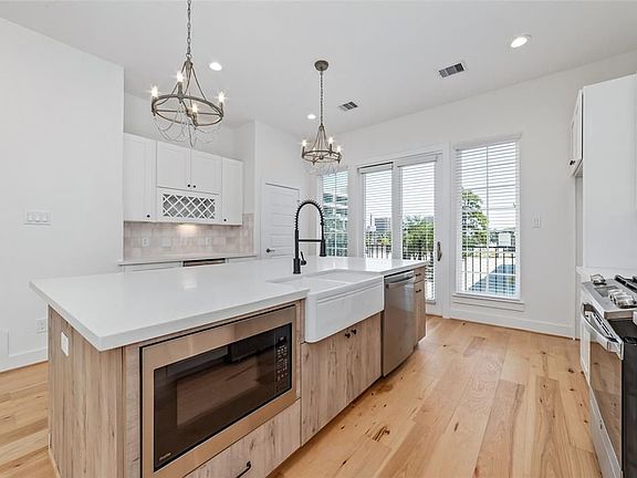 4th image of 2536 Ohsfeldt St