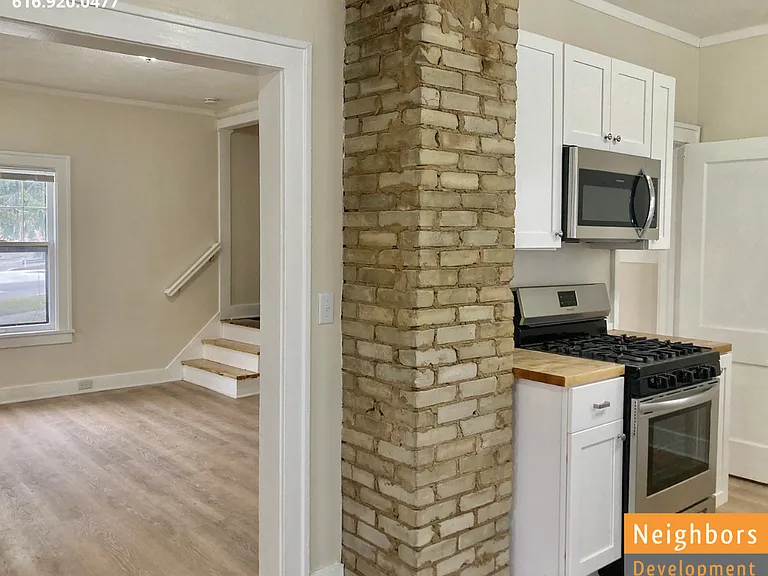 1139 Walker Ave NW — Photo 7