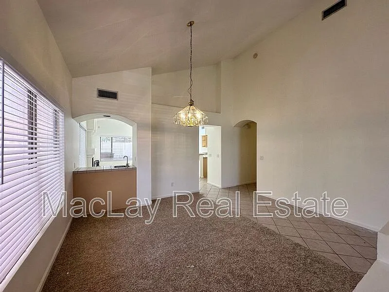 4 bed, 2.0 bath, 2096 sqft, $2,495 — Photo 4