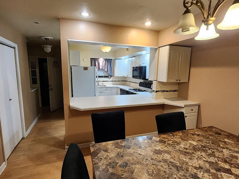 17 King Charles Ct — Photo 12