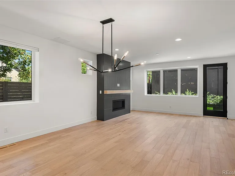 588 Adams St — Photo 10
