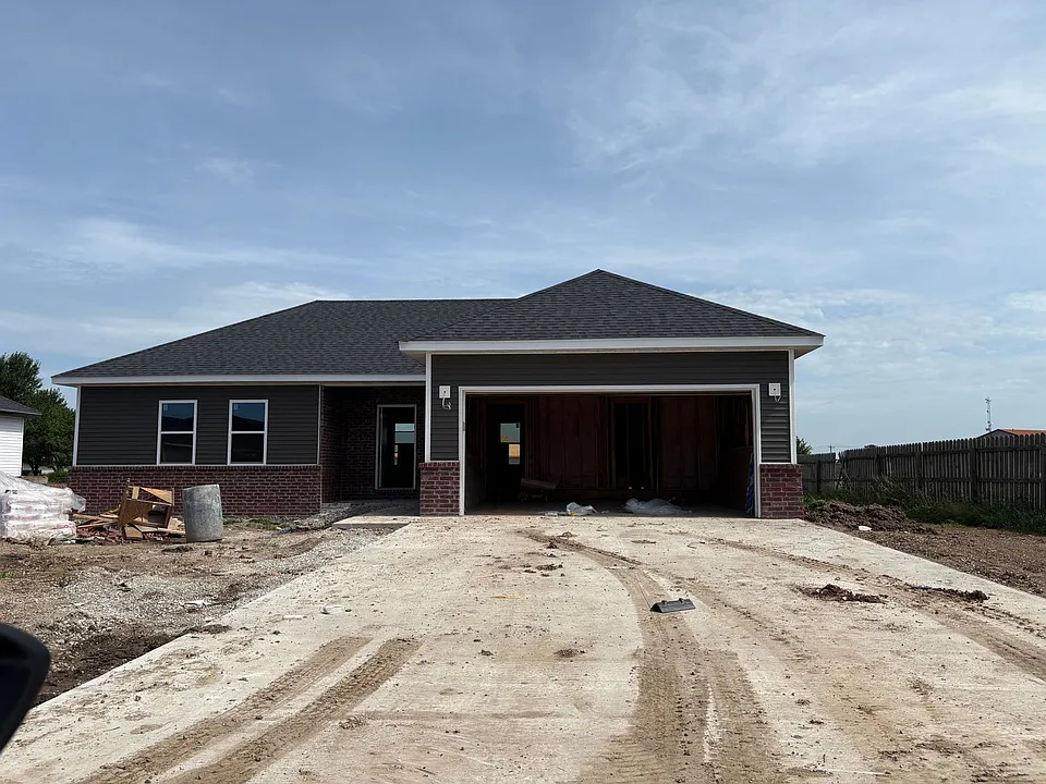 1327 E 477th Rd