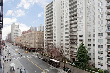 1435 York Avenue in Lenox Hill