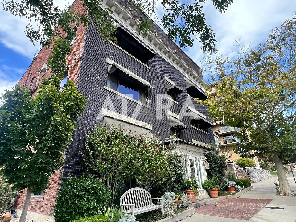 125 E 1st Ave #5