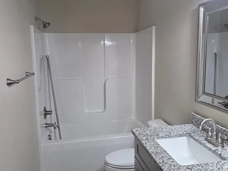 325 S Pointe Dr #B — Photo 8