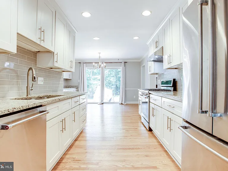 8500 Brook Rd — Photo 16
