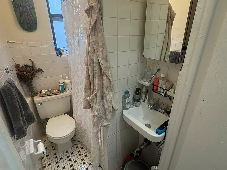 536 E 5th St #12A — Photo 6