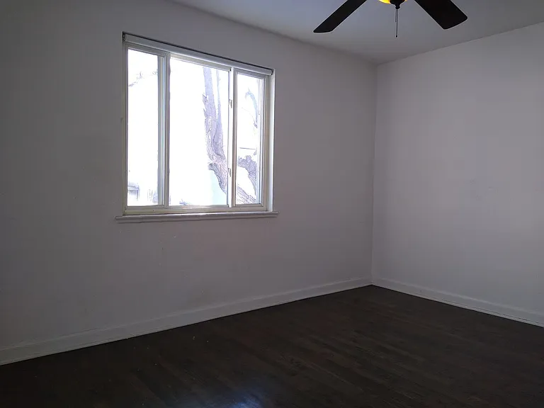 2128 Hooker St — Photo 17