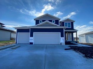 18593 W 193rd St, Spring Hill, KS 64082