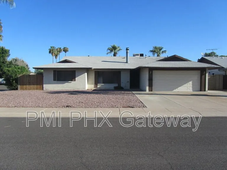 1306 E Fremont Dr — Photo 2