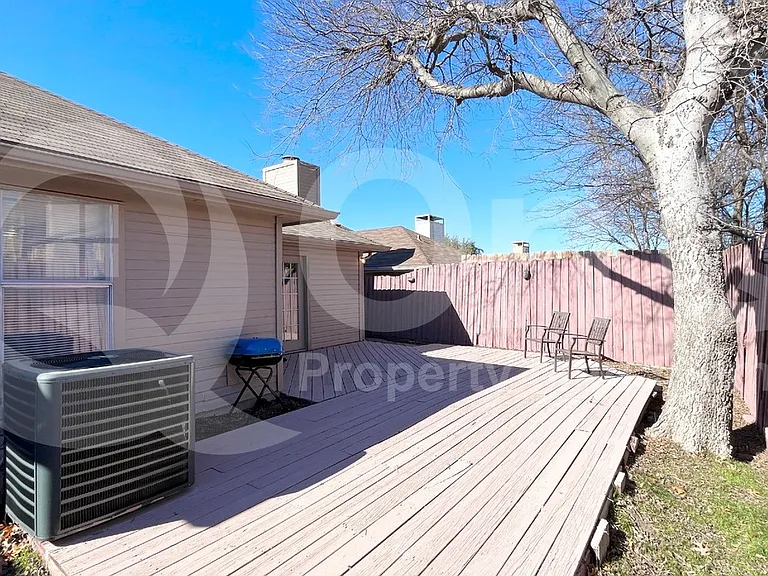 5400 Village Green Dr — Photo 28